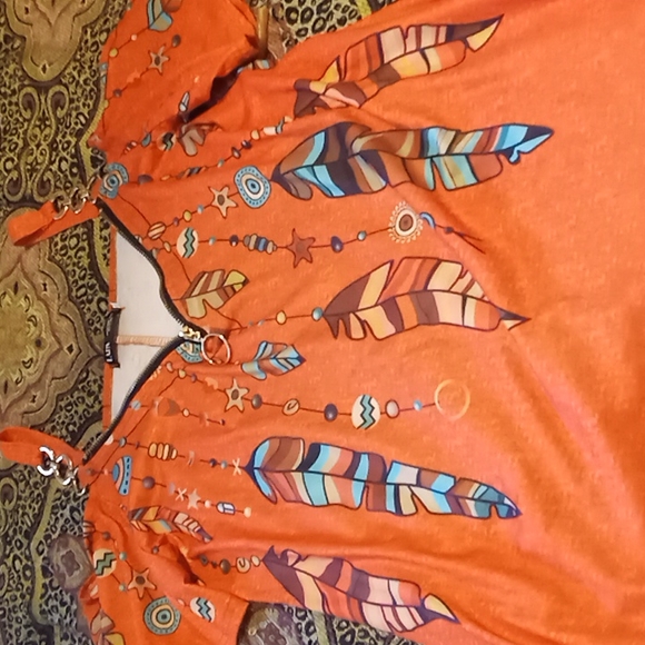 Cold Shoulder Top - Picture 3 of 3